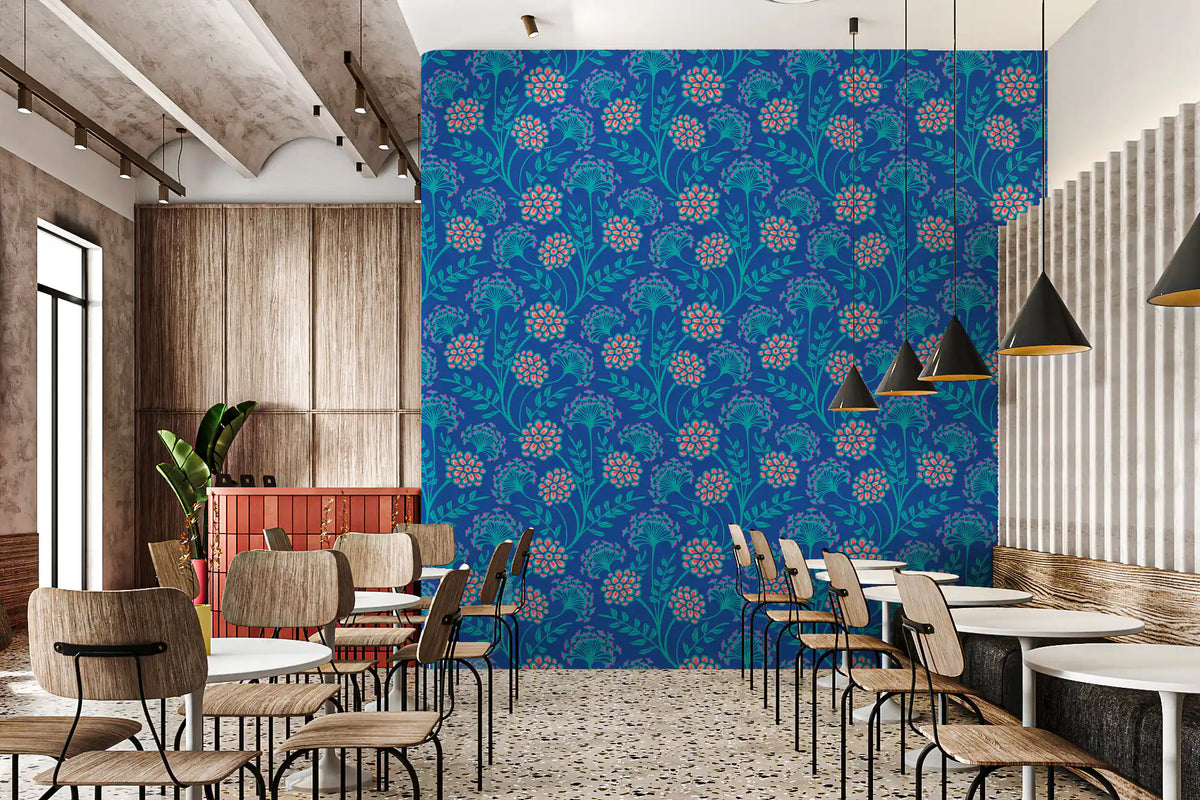 Danube retro vintage-blomstertapet med zinnia og hundepersille i turkis og kongeblå