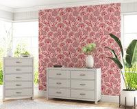 Danube Retro vintage bloemenbehang met zinnia en fluitenkruid in Viva Magenta-rood en Warm Sand