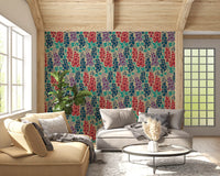 Papier peint fleuri estival rétro Delphinium Garden, bleu marine, rouge et violet⁠