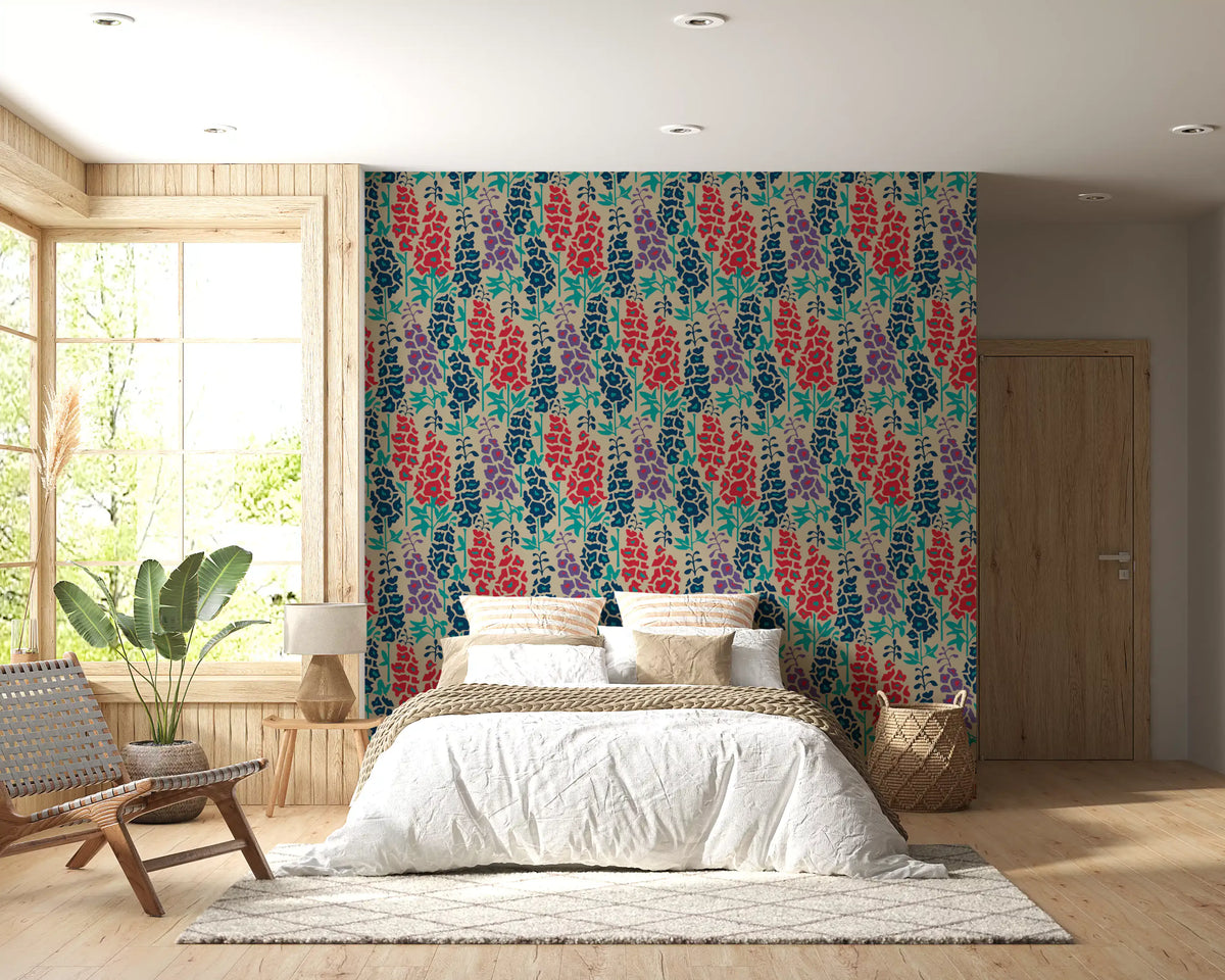 Papier peint fleuri estival rétro Delphinium Garden, bleu marine, rouge et violet⁠