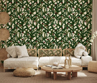 Tæt julemotiv med stedsegrønne fyrregrene og vinterskov