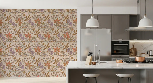 Tropical Garden Toile - charmig botanisk blommig tapet i varma pastelltoner