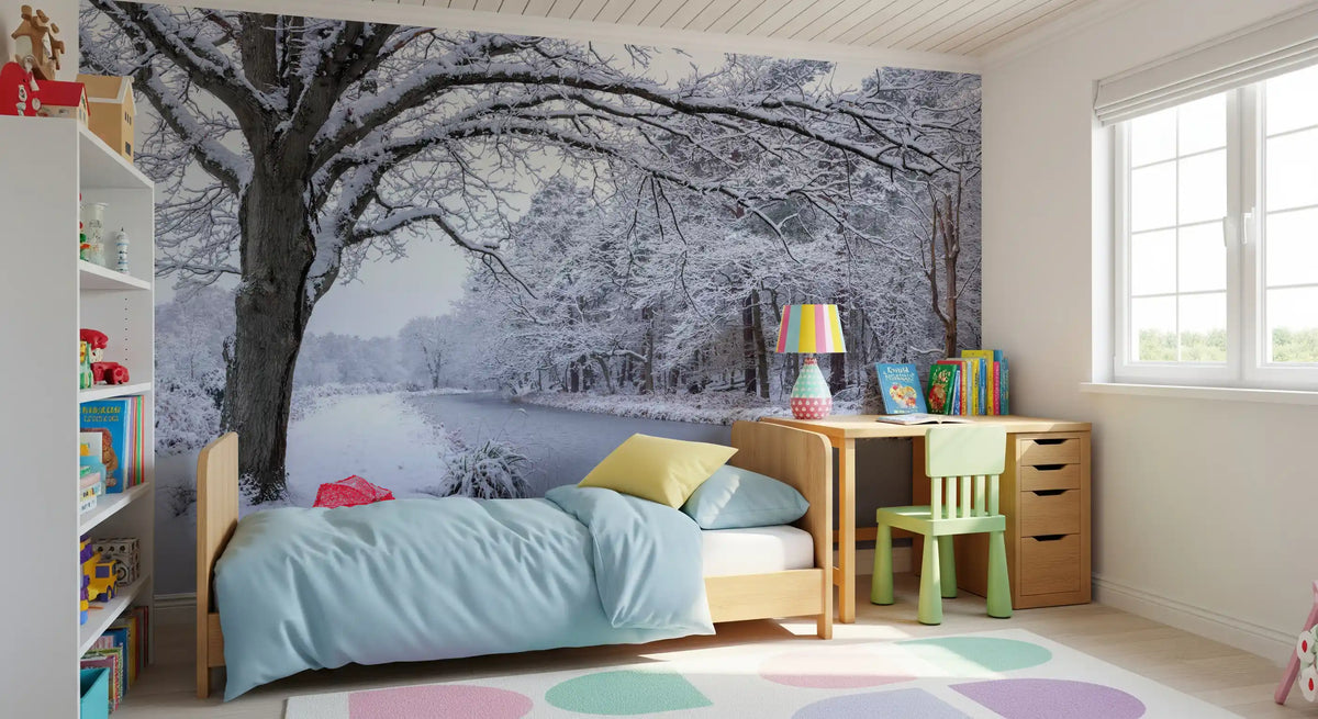 Wandbild mit zugefrorenem Kanal und winterlichem Wald