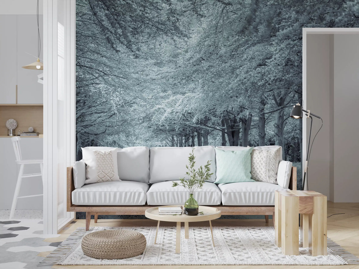 Serene wandmuurschildering van een pad onder een bosluifel