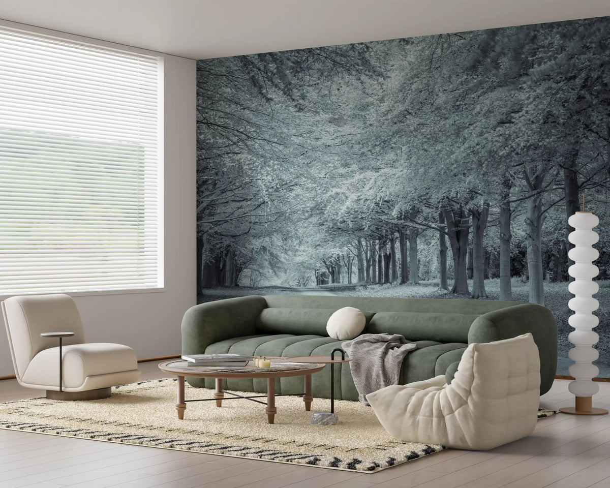 Serene wandmuurschildering van een pad onder een bosluifel