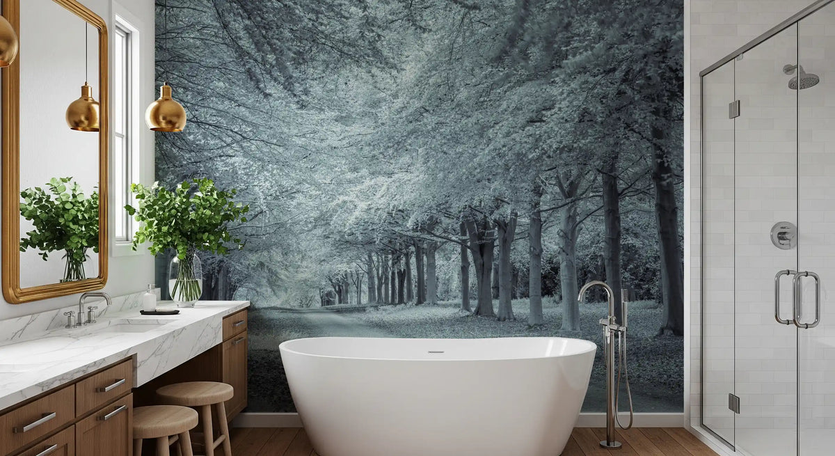 Serene wandmuurschildering van een pad onder een bosluifel