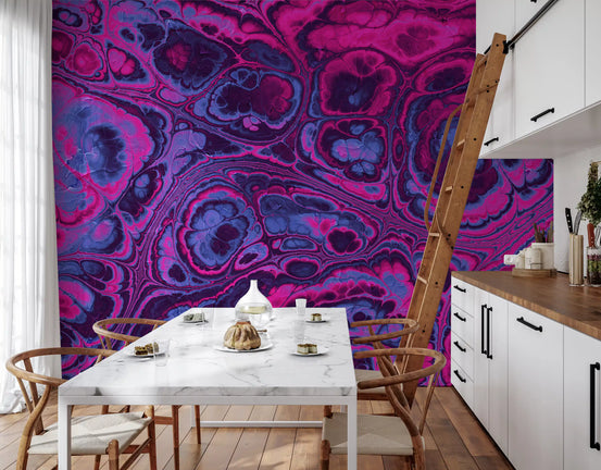 Neonroze-blauwe abstracte marmeren golvenmuurschildering