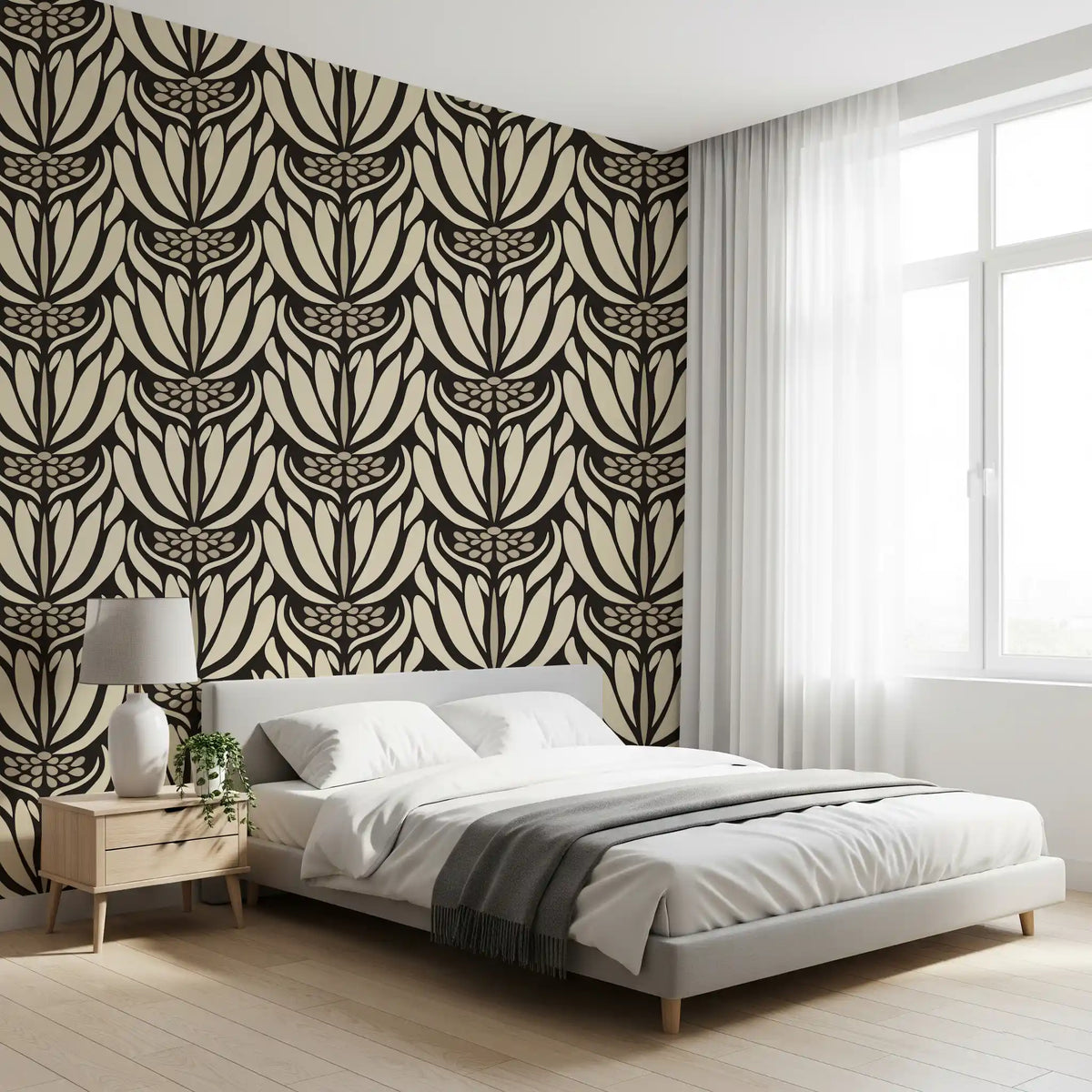 Tapete mit botanischer Symmetrie in Creme und Anthrazit⁠