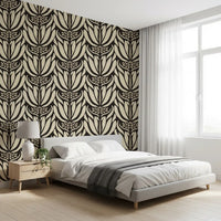 Tapete mit botanischer Symmetrie in Creme und Anthrazit⁠