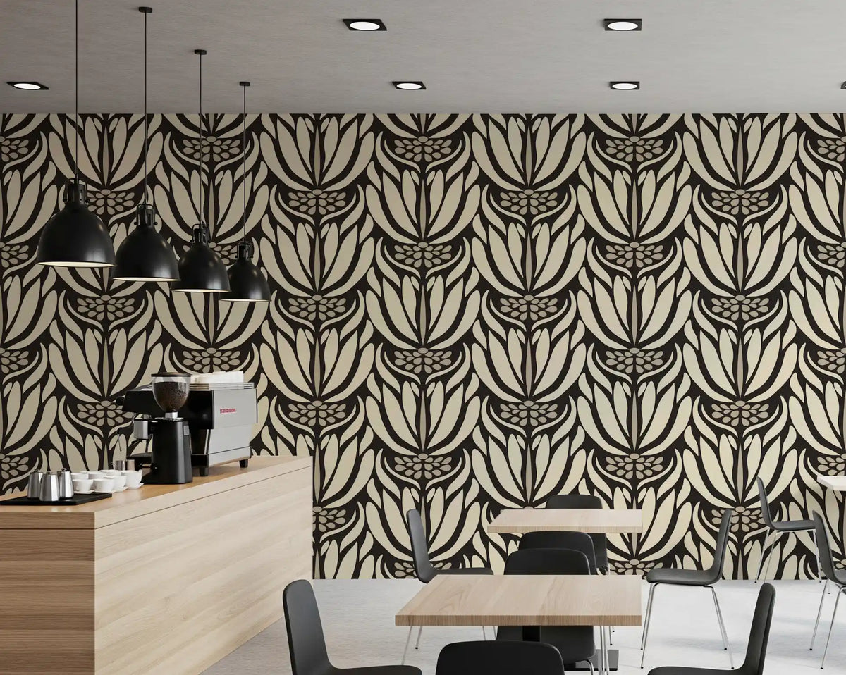 Tapete mit botanischer Symmetrie in Creme und Anthrazit⁠
