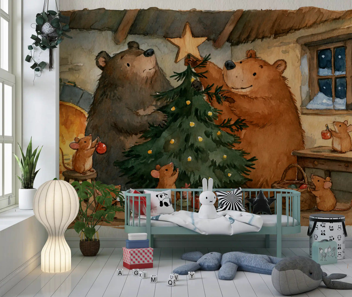 Waldtiere-Freunde: Bären schmücken einen Weihnachtsbaum mit kleinen Mäusen - Wandbild mit Geschichte