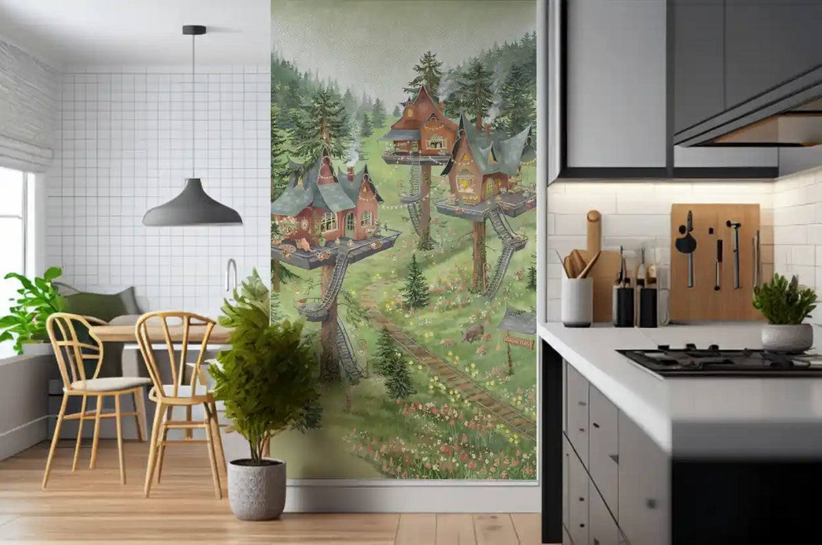 Verspieltes Wandbild mit einer Baumhaussiedlung im Wald