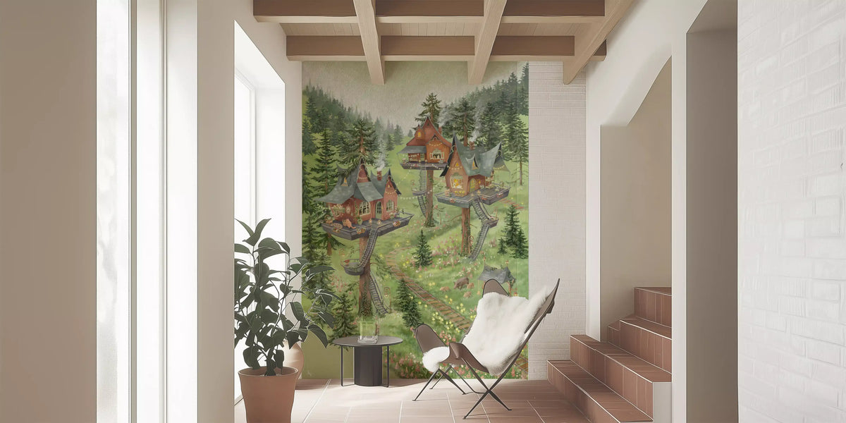 Verspieltes Wandbild mit einer Baumhaussiedlung im Wald