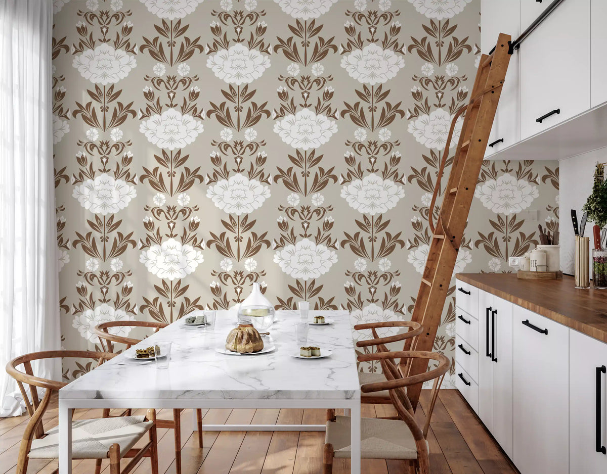 Blumentapete mit Damastmuster in Creme und Braun