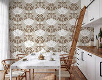 Blumentapete mit Damastmuster in Creme und Braun