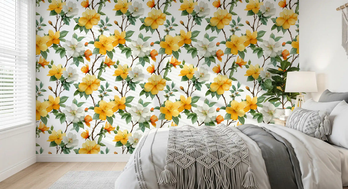 Papier peint représentant des branches fleuries dorées baignées de soleil