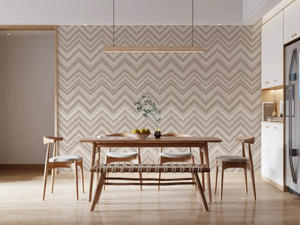Minimalistisk vægmaleri med neutralt zigzag-sildebensmønster