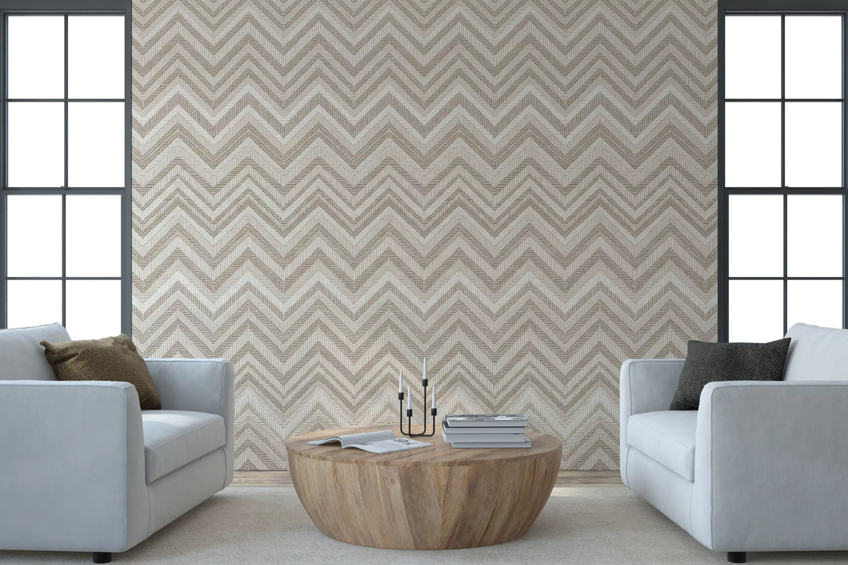 Minimalistisk vægmaleri med neutralt zigzag-sildebensmønster