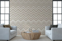 Minimalistisk vægmaleri med neutralt zigzag-sildebensmønster