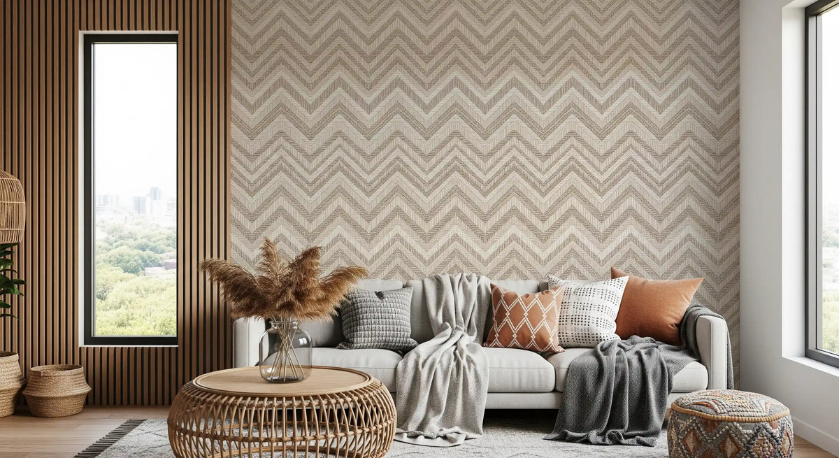 Minimalistisk vægmaleri med neutralt zigzag-sildebensmønster