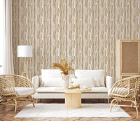 Minimalistisk tapet med myke beige vertikale penselstrøk