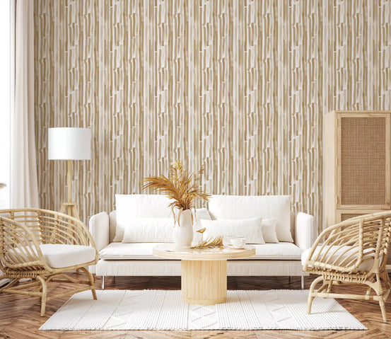 Minimalistisk tapet med myke beige vertikale penselstrøk