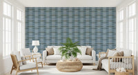 Tapete mit geometrischen Streifen in Küstenblau