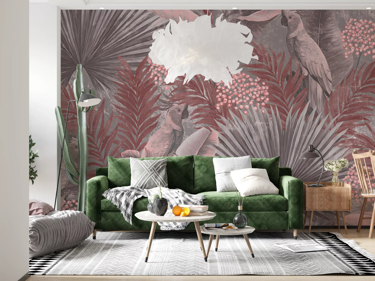 Wandbild mit Kakadu in gedecktem Rosa und tropischem Blattwerk