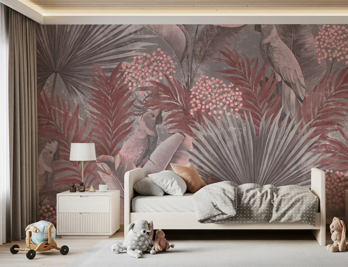 Wandbild mit Kakadu in gedecktem Rosa und tropischem Blattwerk