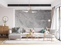 Minimalistisk väggmålning med en platta i kallgrå marmor