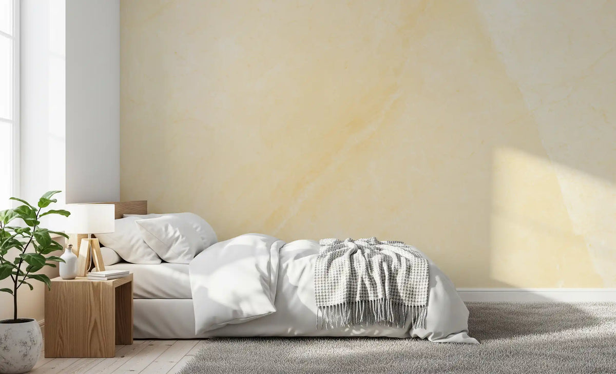 Wandbild mit sonnenbeschienener cremefarbener Marmorstruktur