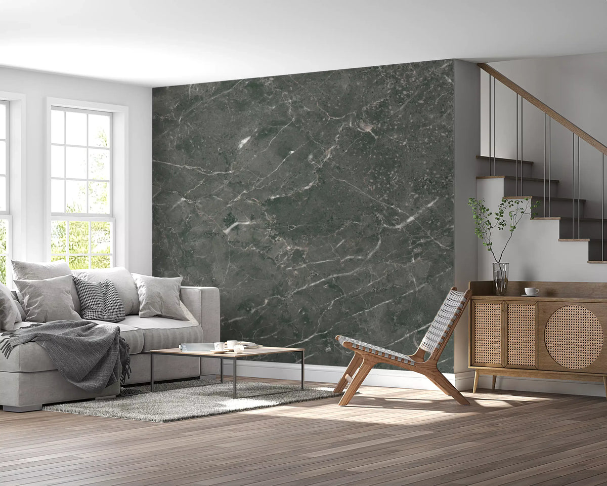 Wandbild mit dunkler, anthrazitfarbener Marmoraderung