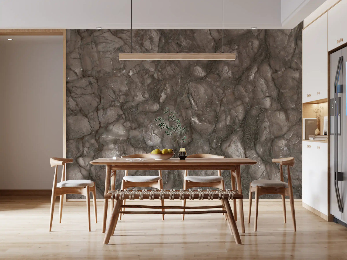 Rustikales Wandbild mit erdigen Steinplatten