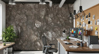 Mural de parede com aspeto de placa de pedra texturada em tom mocha