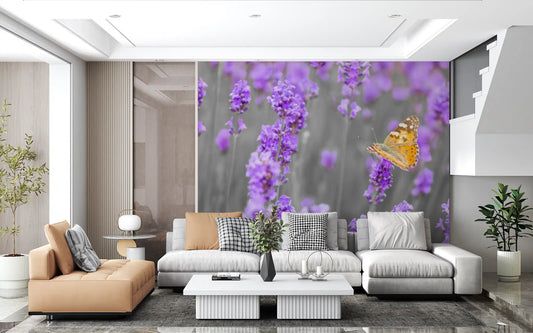 Papillons et pétales violets dans un jardin - fresque murale