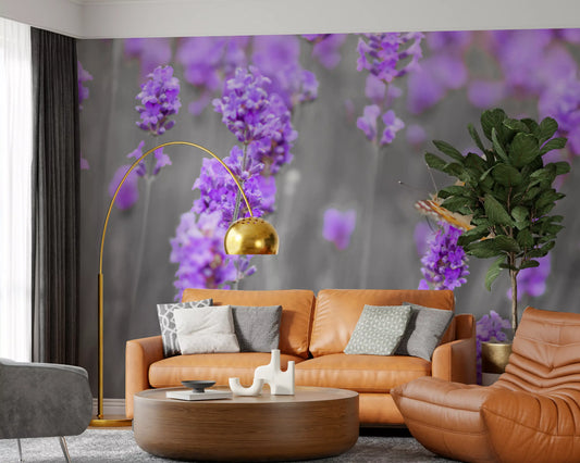 Papillons et pétales violets dans un jardin - fresque murale