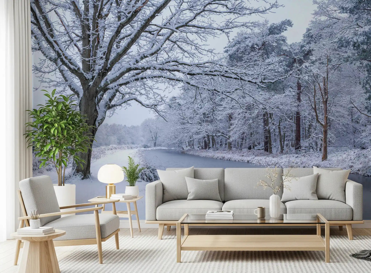 Veggmaleri med snødekt elvesti