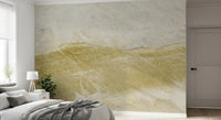 Papier peint panoramique à texture de pierre ocre veinée d’or