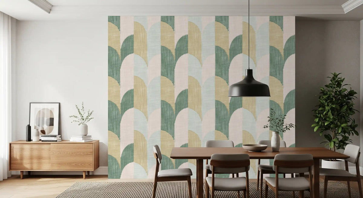 Vackert balanserad tapet med handmålade geometriska former med mid-century modern-känsla och struktur⁠