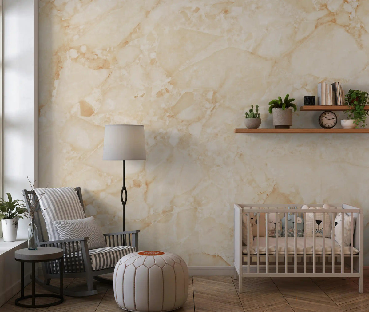 Wanddecoratie met crèmekleurige breccia-marmerstructuur
