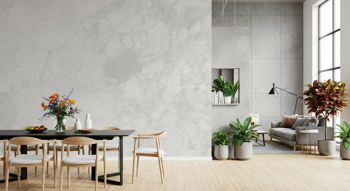 Wandvullende muurschildering met minimalistische witte marmertextuur