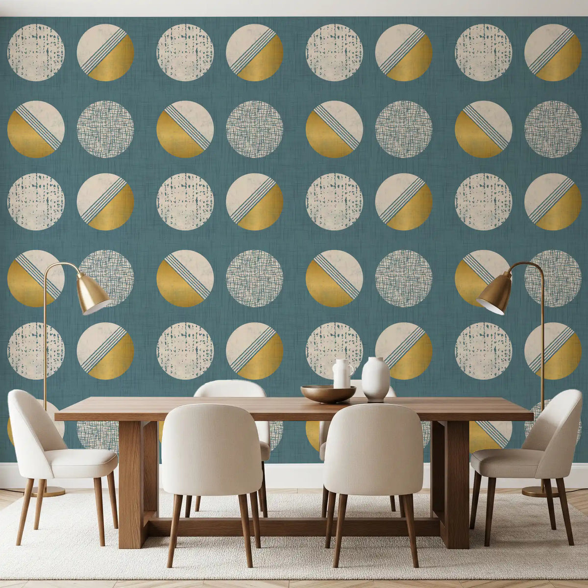 Tapeten mit Kreisen in staubigem Petrol und Senfgelb im Mid-Century-Stil⁠