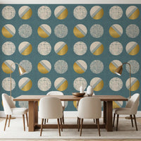 Tapeten mit Kreisen in staubigem Petrol und Senfgelb im Mid-Century-Stil⁠