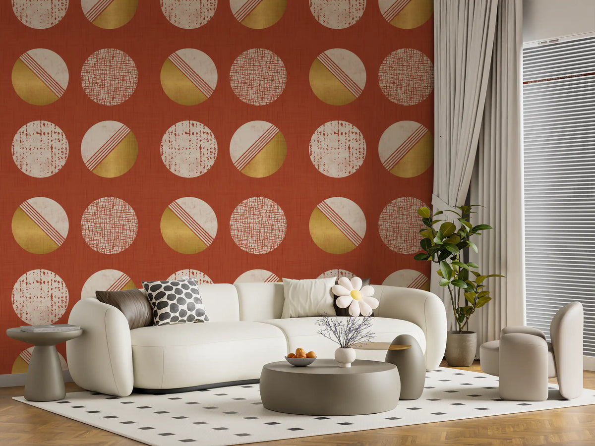 Tapet med rust røde og sennepsgule cirkler i mid-century-stil⁠