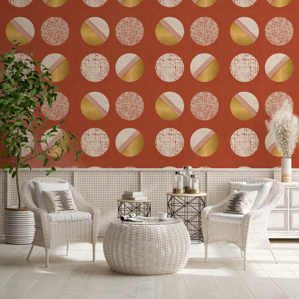 Tapet med rust røde og sennepsgule cirkler i mid-century-stil⁠