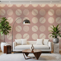 Tapet med blushrosa og kremfargede sirkler, mid-century-stil