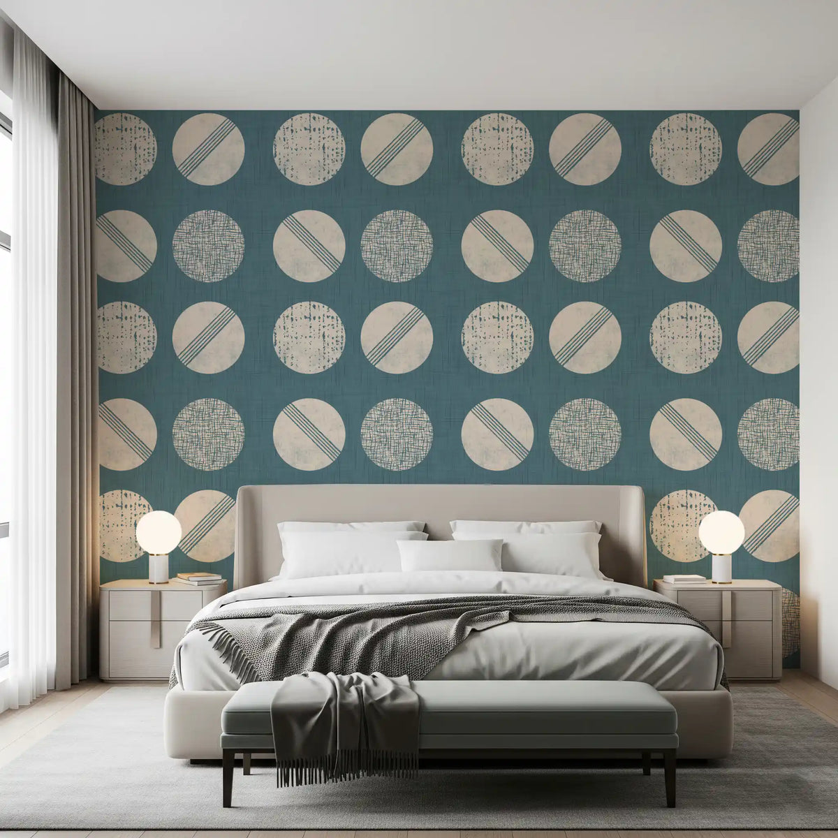 Tapeten mit Kreisen in gedecktem Petrol und Creme im Mid-Century-Stil