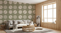 Tapeten mit Kreisen in Salbeigrün und Creme im Mid-Century-Stil