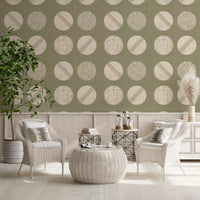 Tapeten mit Kreisen in Salbeigrün und Creme im Mid-Century-Stil