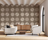 Tapeten mit Kreisen in warmem Taupe und Creme im Mid-Century-Stil
